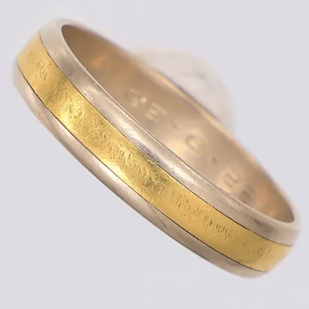Ring slät gul/vitguld stl 17¼, gravyr, 14K Vikt: 3 g