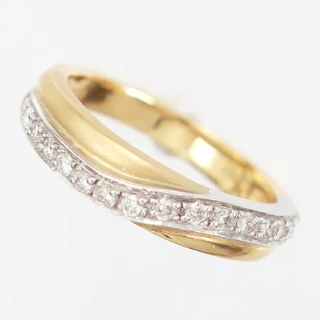 Ring briljantslipade diamanter 16 x ca 0,02ct, stl17¾ , delvis vitguld samt matterad guld, GHA, 18K  Vikt: 4,8 g