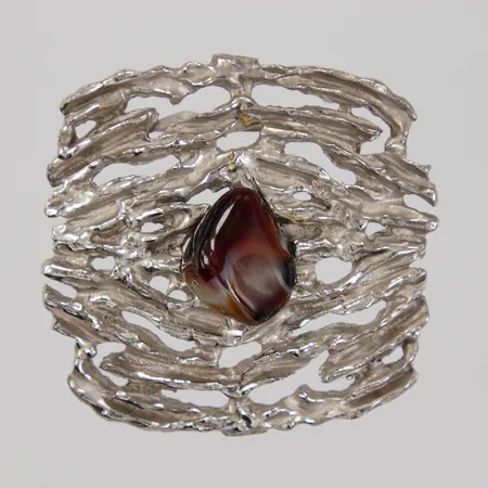 Brosch med brun sten, 47x49mm, vitmetall. 