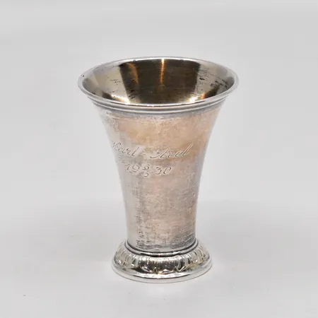 Pokal på fot, höjd 7 cm, GAB år 1926, graverad, silver 830/1000 Vikt: 30,8 g