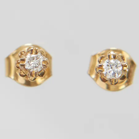 Ett par örhängen med diamanter 2 x ca 0,04ct, Ø3,5mm, 18K Vikt: 0,9 g