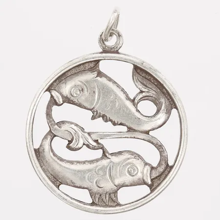 Hänge fiskarna, längd inkl. ögla: 22mm, Ø20mm, 925/1000 silver.  Vikt: 2,6 g