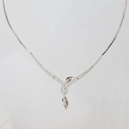 Collier stelt med vita stenar defekt, 18K Vikt: 15 g