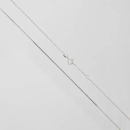 Kedja fasetterad kullänk, längd: 39,5+41,5cm, bredd: 1,2mm, Guld Carlsén Ab, Sundsvall, något missfärgad, silver, 925/1000 Vikt: 1,9 g