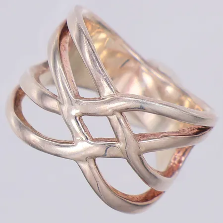 Ring med genombrutet mönster stl 15¾, Guldfynd, 925/1000 silver Vikt: 5,5 g
