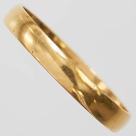 Ring slät, stl20¾, bredd 3,5mm, gravyr, 18K Vikt: 2,4 g