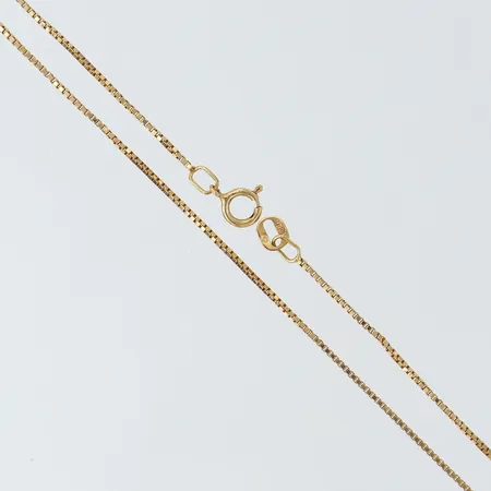 Kedja Venezia, längd 42cm, bredd 0,8mm, saknar låsögla, 18K.  Vikt: 2,4 g