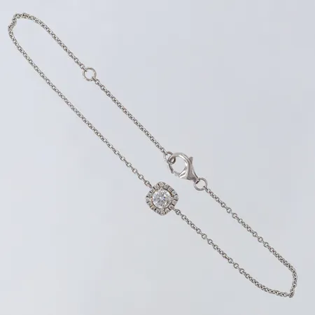 Armband med vita stenar, längd 19-22cm, bredd 0,8-8mm, Silver 925/1000. Vikt: 2,5 g