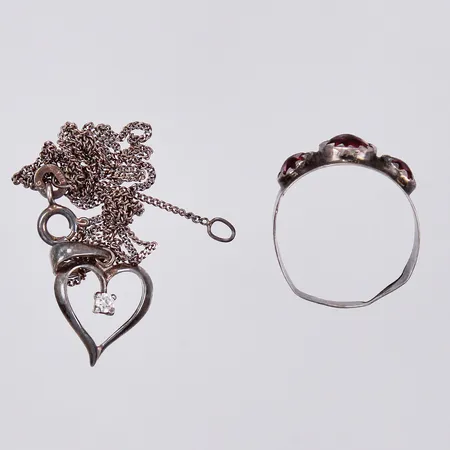 1 Ring, 1 kedja, 1 hänge silver Vikt: 4,2 g