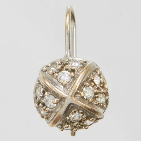 Udda örhänge med vita stenar, ca 20x10,5mm, vitguld, behov av omrodiering, ostämplad, 14K Vikt: 1,7 g