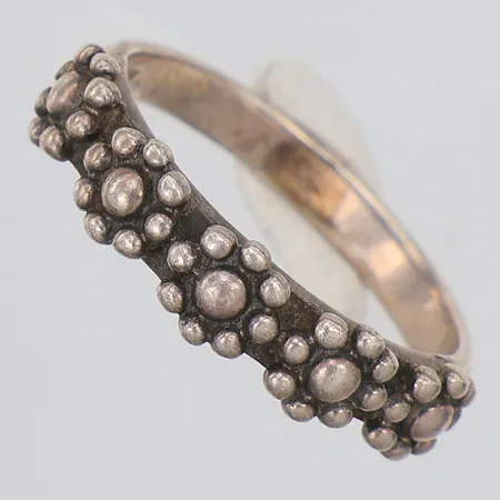 Ring med blommönster stl 17¾, Hallberg, 925/1000 silver Vikt: 3,4 g
