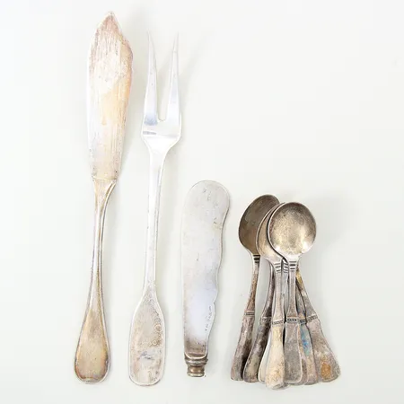 Diverse silverbestick, defekt, gravyrer, silver 830-925/1000 Vikt: 244,1 g