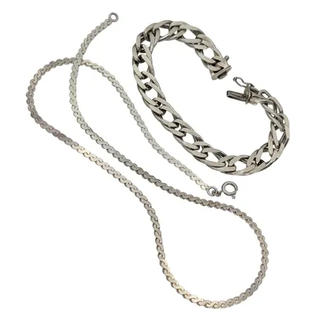Silversmycken, 2 delar, 835-925/1000, Armband, längd 19,5 cm, defekt lås + Halskedja längd 45,5 cm, bredd 3 mm, bruksmärken Vikt: 46 g