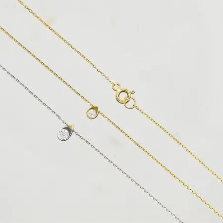 Collier med vita stenar, rörliga delar, längd 46 cm, länkens bredd 1 mm, gulguld/vitguld, 21K. Vikt: 3 g