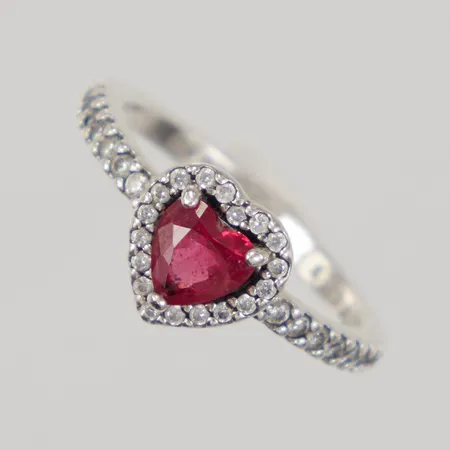 Ring stl 16 med hjärtslipad röd sten samt vita stenar, bredd 1,8-8mm, Pandora, silver 925/1000, Vikt: 2 g
