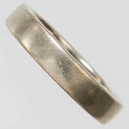 Ring slät, stl19, bredd 5mm, gravyrer, vitguld, behov av omrodiering, 18K Vikt: 10,4 g