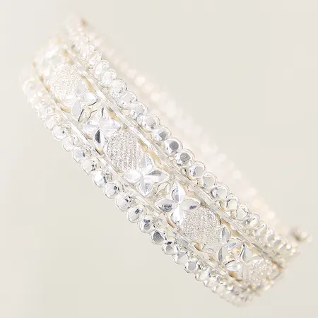 Armring med dekor, Ø64mm, bredd: 15,8mm, skruvlås, silver 925/1000 Vikt: 19,2 g