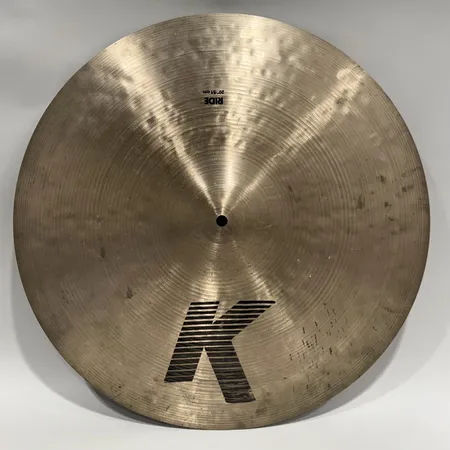 Cymbal, Zildjian Ride 20''/51cm, made in USA, bruksslitage, fläckar, i mjukt fodral Skickas med postpaket.