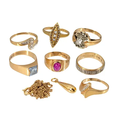 Diverse smycken, 18K guld, slitage, defekter och gravyrer Vikt: 21,9 g