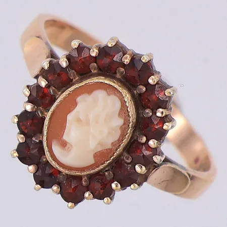 Ring med granater & camé stl 17½, sliten doublé, 830/1000 silver Vikt: 3,2 g