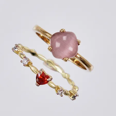 2 Ringar i metall med stenar, stl: 18½, bredd ca 1-8mm