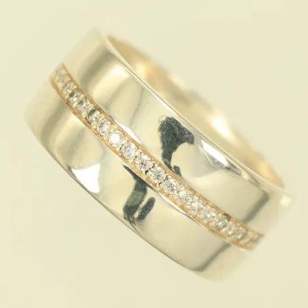 Ring med vita stenar, stl 19, bredd 9mm, silver, 925/1000, 5,3g Vikt: 5,3 g