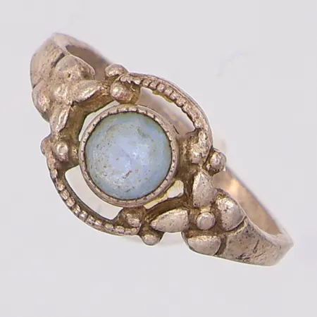 Barnring med blå sten, stl 12¾, 830/1000 silver Vikt: 0,9 g