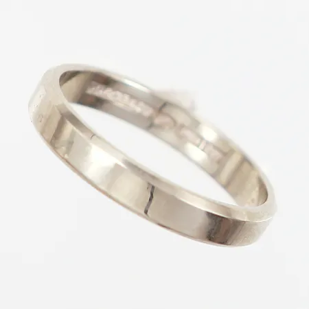 Ring vitguld stl19¾, slät, bredd; 3,8mm, gravyr, 18K Vikt: 4,8 g