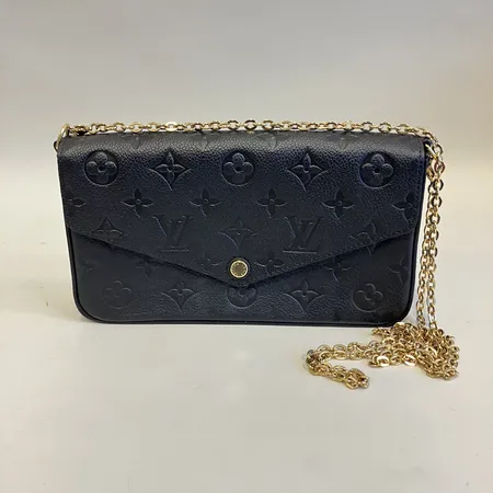 Väska Louis Vuitton Pochette Félicie, svart monogram Empreinte läder, modellnummer M64064, chip, ca 21x12x3cm, avtagbar axelkedja i gulmetall, tillhörande korthållare och clutch saknas, dustbag, kvittokopia -2022.