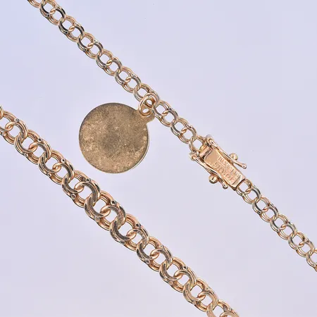 Collier Bismarck med en berlock längd 45,5 cm, doserad, bredd 3-6 mm, 18K. Vikt: 9,8 g