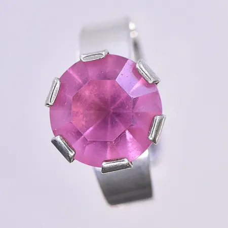 Ring med rosa sten stl:17¼ något justerbar, bredd 6-12 mm, silver 925/1000. Vikt: 4,5 g