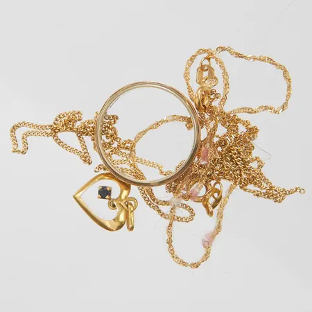 Diverse guld, trasigt, personlig gravyr, 18K Vikt: 8,4 g