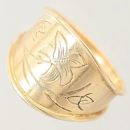 Ring, Dalarnas landskap, stl 18, bredd 5-15mm, 18K  Vikt: 4,1 g