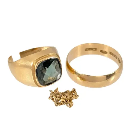 Diverse smycken, 18K guld, defekter, gravyrer, bruttovikt 7,7g Vikt: 7,7 g