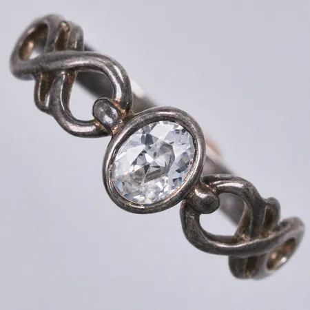 Ring med vit sten, stl: 17½, bredd ca 2-6mm, 925/1000 silver Vikt: 1,4 g