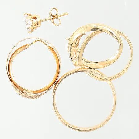 Diverse guldsmycken, udda, skeva, gravyr, 18K  Vikt: 7,6 g