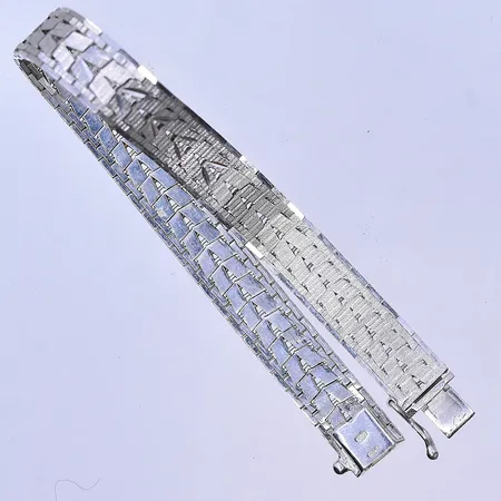 Armband längd 19 cm, bredd 10 mm, silver 835/1000. Vikt: 21,1 g