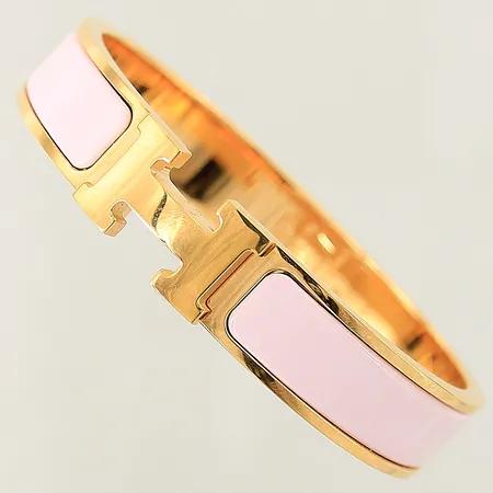 Armband, Hermès Clic H, Rose Candeur, SP 12 12, gulmetall med rosa emalj, Made in France, Ø50mm, bredd 12mm, gulmetall med något mindre ytliga bruksrepor, manual, dustbag, etui