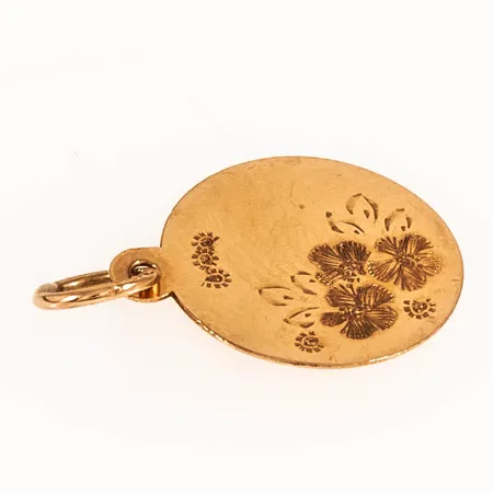 Graverat guld i 18K. Vikt: 0,6g. 