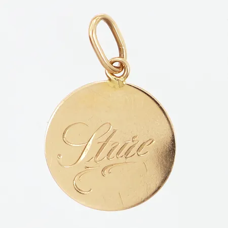 Hänge rund med gravyr, Ø15mm, höjd 25mm inklusive ögla, 18K  Vikt: 1,6 g