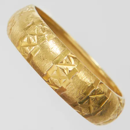 Ring med mönsterdekor, stl18, bredd 5,5mm, 18K Vikt: 1,3 g