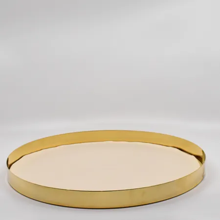 Bricka Karui mässing med vit läder, Ø 34cm, mässing Skultuna 1607,originalkartong Skickas med postpaket.