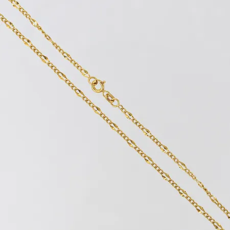 Kedja, ca 50cm, bredd 2mm, lås stänger ej ordentligt. 18K Vikt: 4,3 g