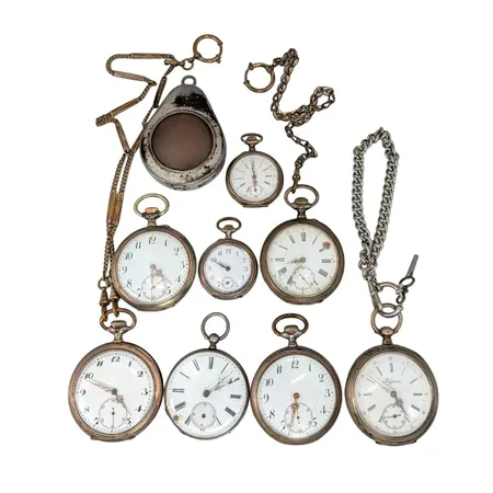 Fickur, 6 stycken, mormorsur, 2 stycken, silver, Ø35-51 mm, defekter, monogram, 3 klockkedjor och en skyddsboett medföljer,  Vikt: 0 g