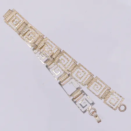 Armband meandermönstrat, 17,8cm, bredd 9,6mm, en länk defekt, 925/1000 silver Vikt: 7 g