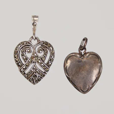 2 Hängen, bucklor, stenar saknas, silver,  Vikt: 4,4 g