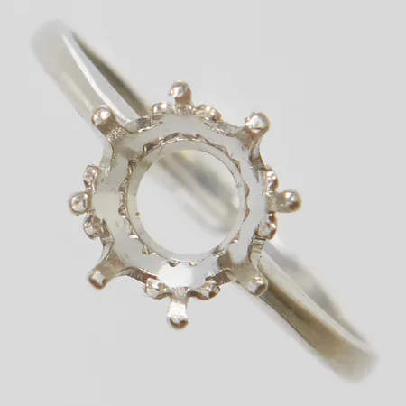 Ring defekt, saknar sten, 950/1000 platina Vikt: 2,7 g