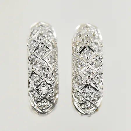 Ett par örhängen med diamanter ca 0,20ctv, GFAB, Ø15 mm, bredd 5 mm, vitguld, 18K. Vikt: 6,2 g