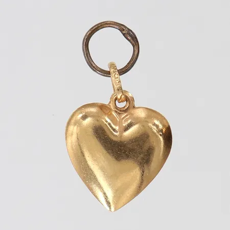 Hänge hjärta, 20x11mm ink ögla, en ögla ej i guld, 18K.  Vikt: 0,6 g