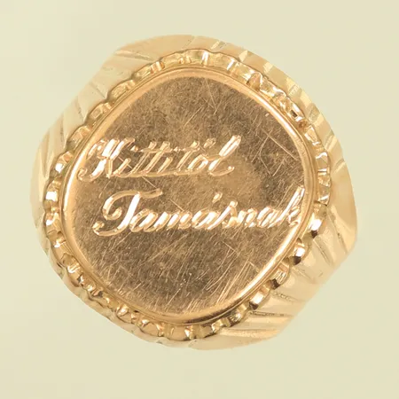 Klackring, stl ca 20¾, bredd 5-20mm (sliten, repig, gravyrer) 14K, 9,1g 